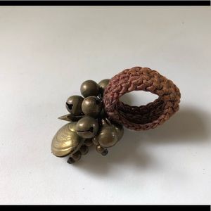 Gold ring from the sea with sounding bells